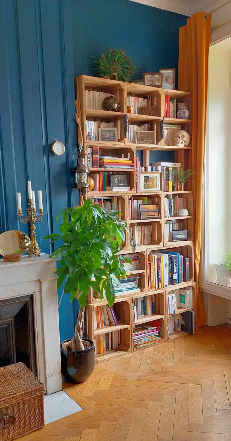 Des meubles avec des caisses en bois